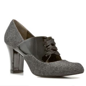 Liz Claiborne Carletta Oxford Pump in Black & Grey